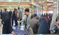 قم / میزخدمت اموال تملیکی در راهپیمایی 22 بهمن برپا شد