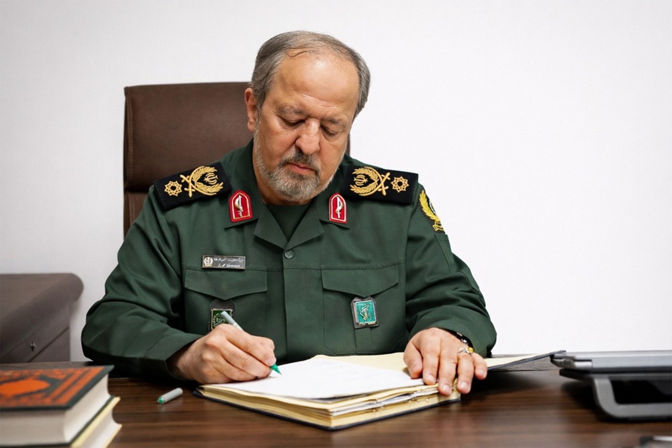 تقدیر وزیر دفاع از مدیرعامل اموال تملیکی