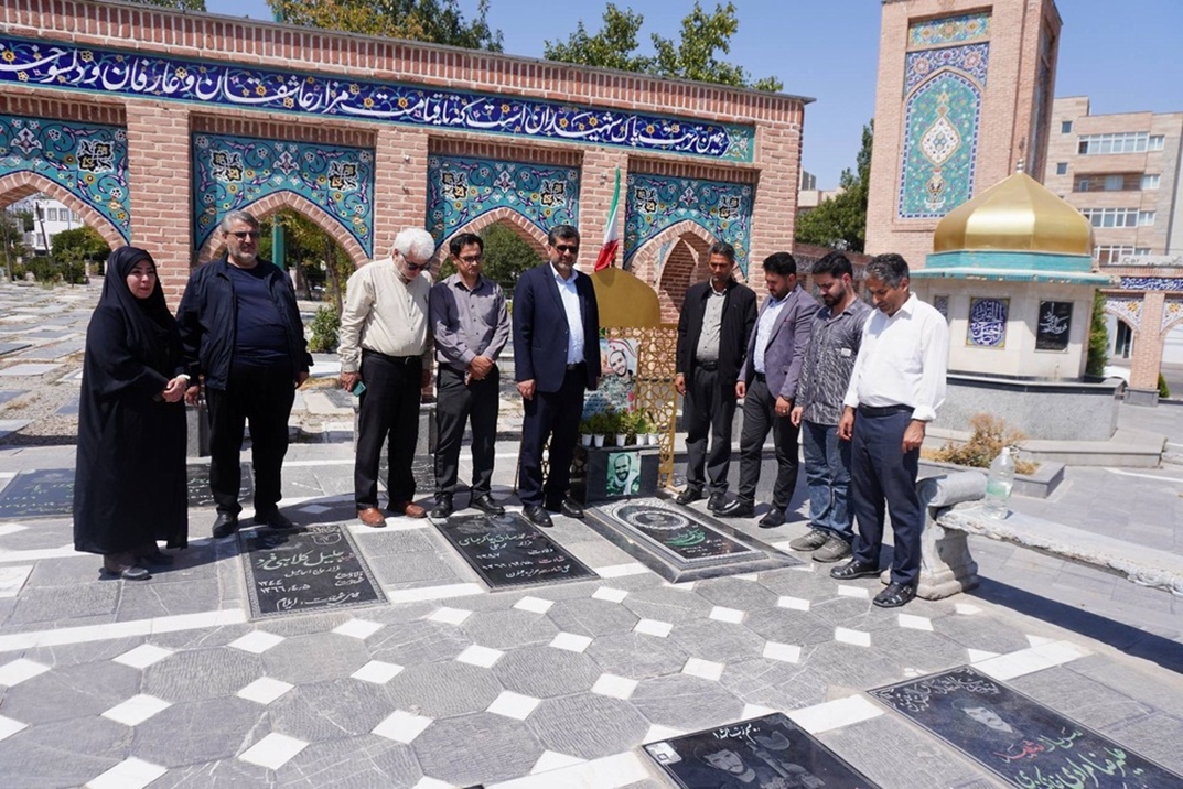 تجدید میثاق کارکنان اموال تملیکی استان اردبیل با آرمان‌های شهدا در هفته دولت
